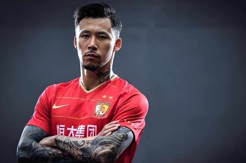 必发APP-穆斯卡特胆子真大！上港与申花的德比战，依然敢让这位老将首发